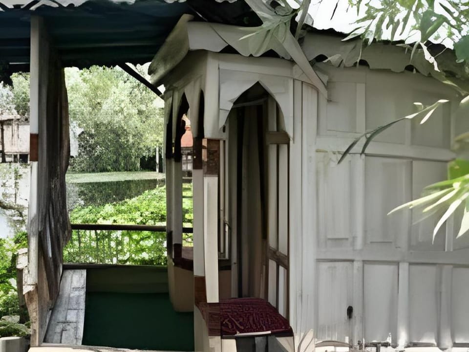 Veena Palace Houseboat Docked boat in India