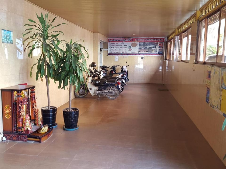 Lucky 1 Guesthouse Hotel in Phnom Penh Province