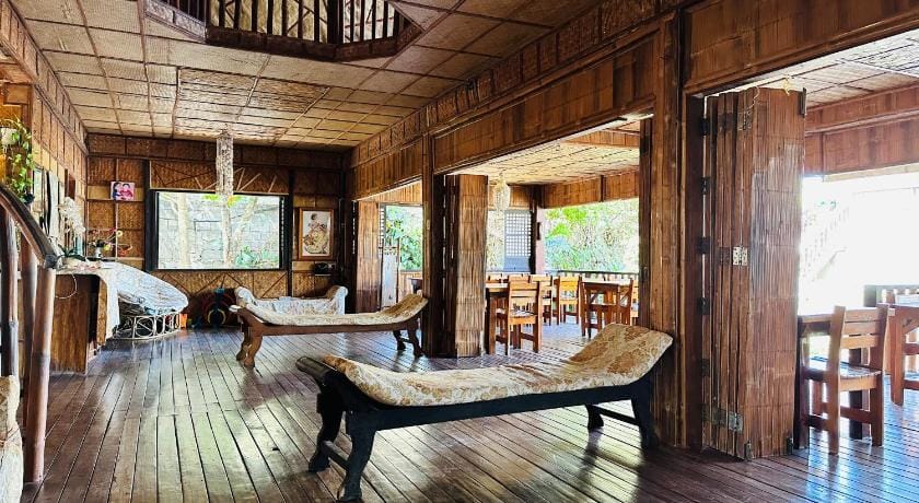 Bamboo House Beach Lodge & Restaurant Hotel in Puerto Galera