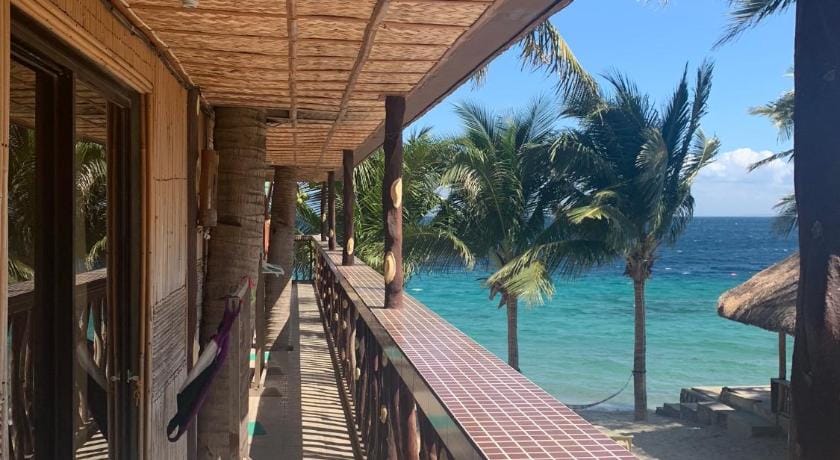 Bamboo House Beach Lodge & Restaurant Hotel in Puerto Galera