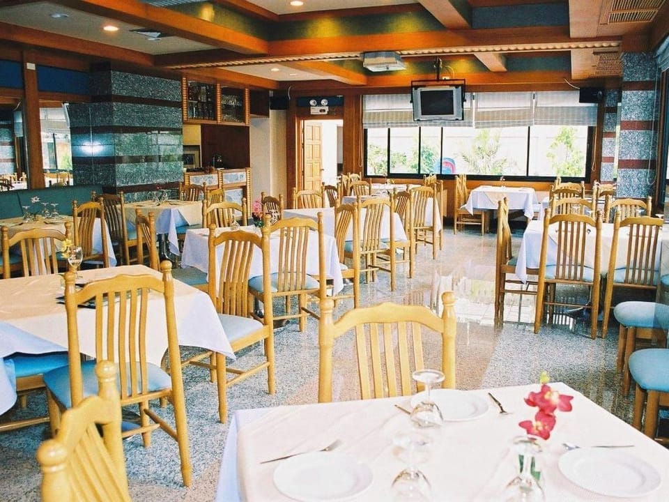 Raya Grand Hotel. Hotel in Laos
