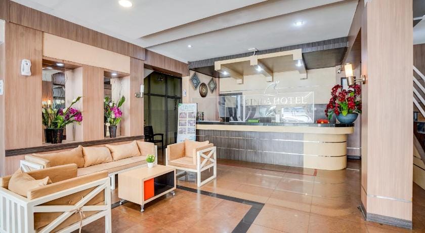 Townhouse Oak Padang near RTH Imam Bonjol Hotel in Padang