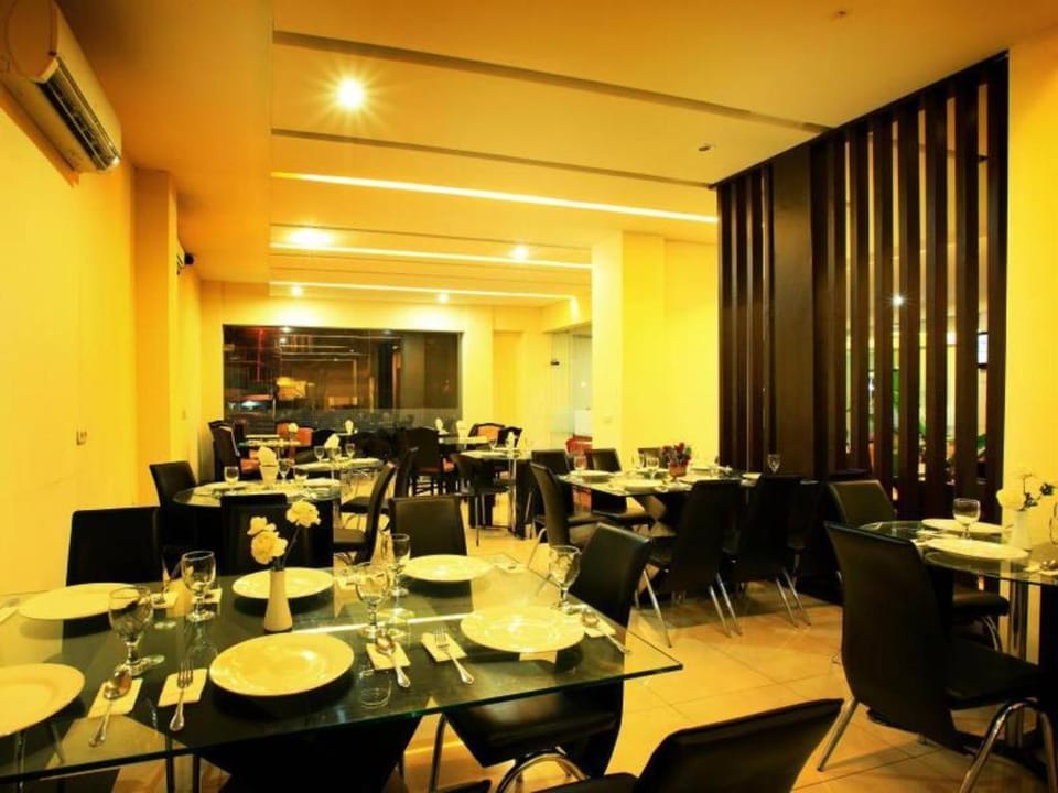 Townhouse Oak Padang near RTH Imam Bonjol Hotel in Padang