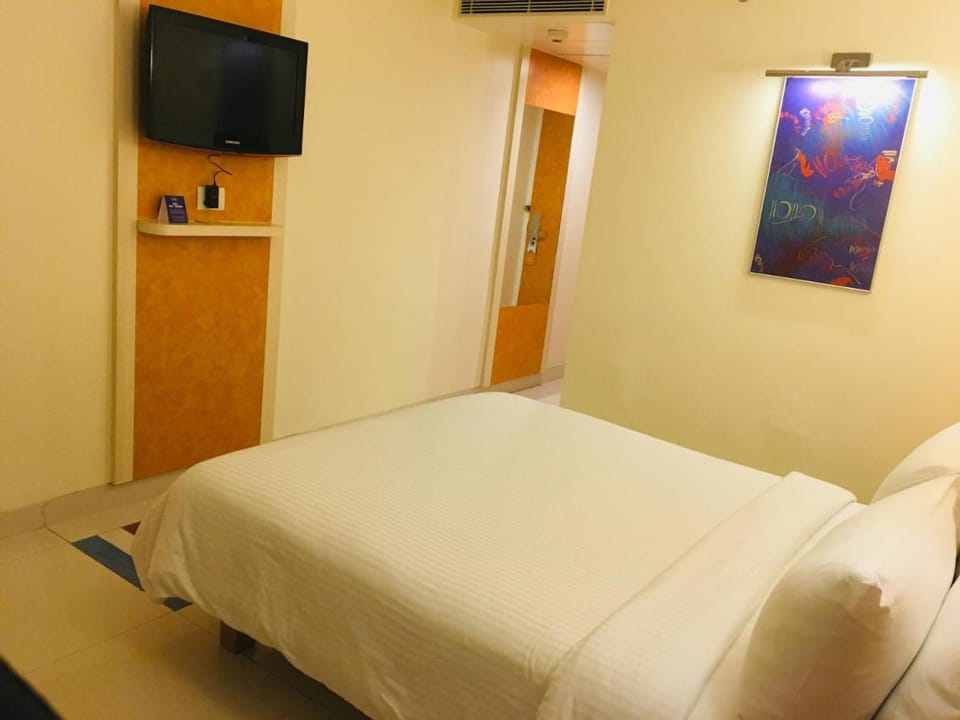Hometel Chandigarh Hotel in Chandigarh
