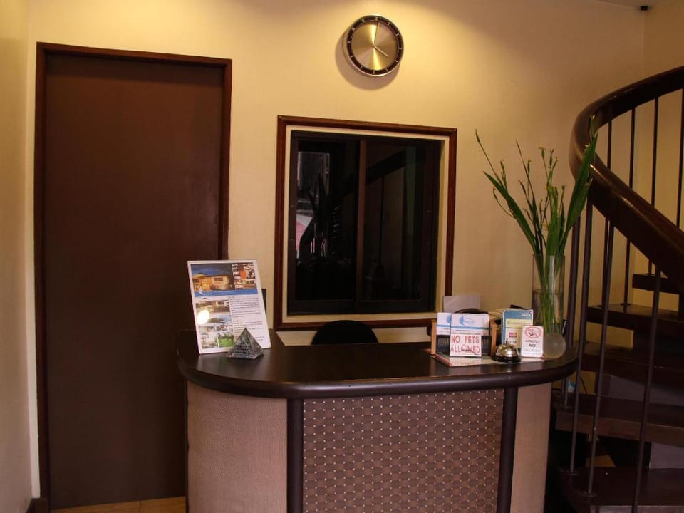 Twin Pines Suites Hotel in Tagaytay