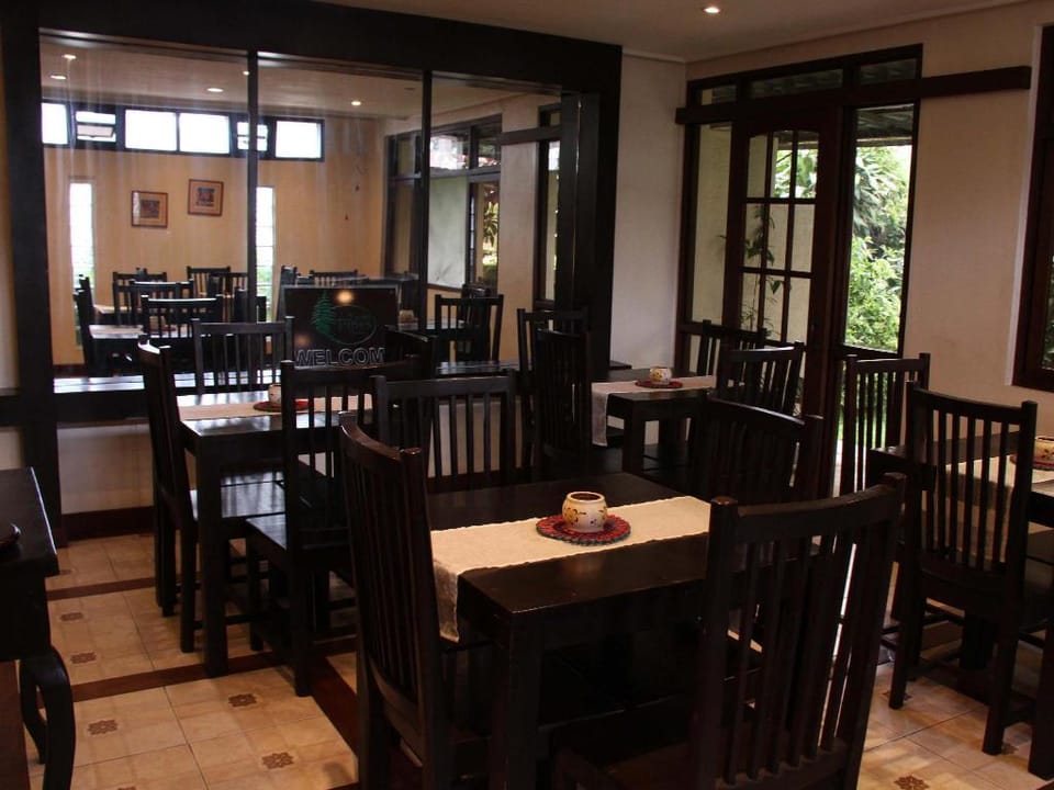 Twin Pines Suites Hotel in Tagaytay