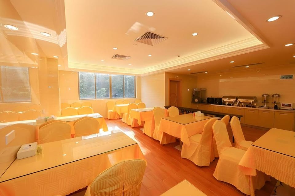 Vienna 3 Best Hotel Guangzhou Takecun Metro Station Bazhou Exhibition Center Hotel in Guangzhou