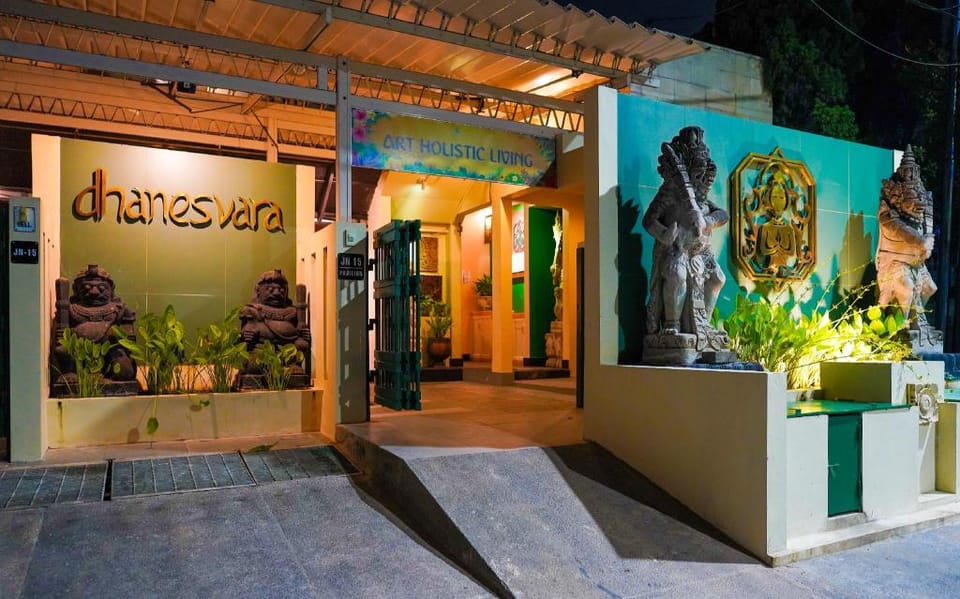 Dhanesvara Holistic Unique Homestay Hotel in Surabaya