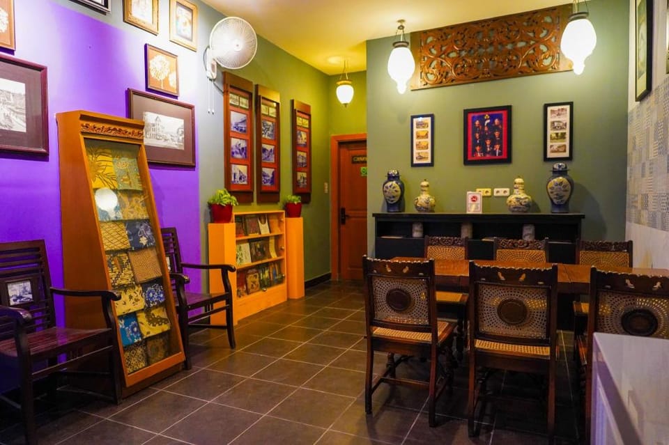 Dhanesvara Holistic Unique Homestay Hotel in Surabaya