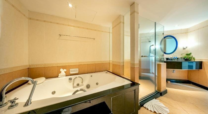 Jomtien Palm Beach Hotel And Resort Hotel in Pattaya City