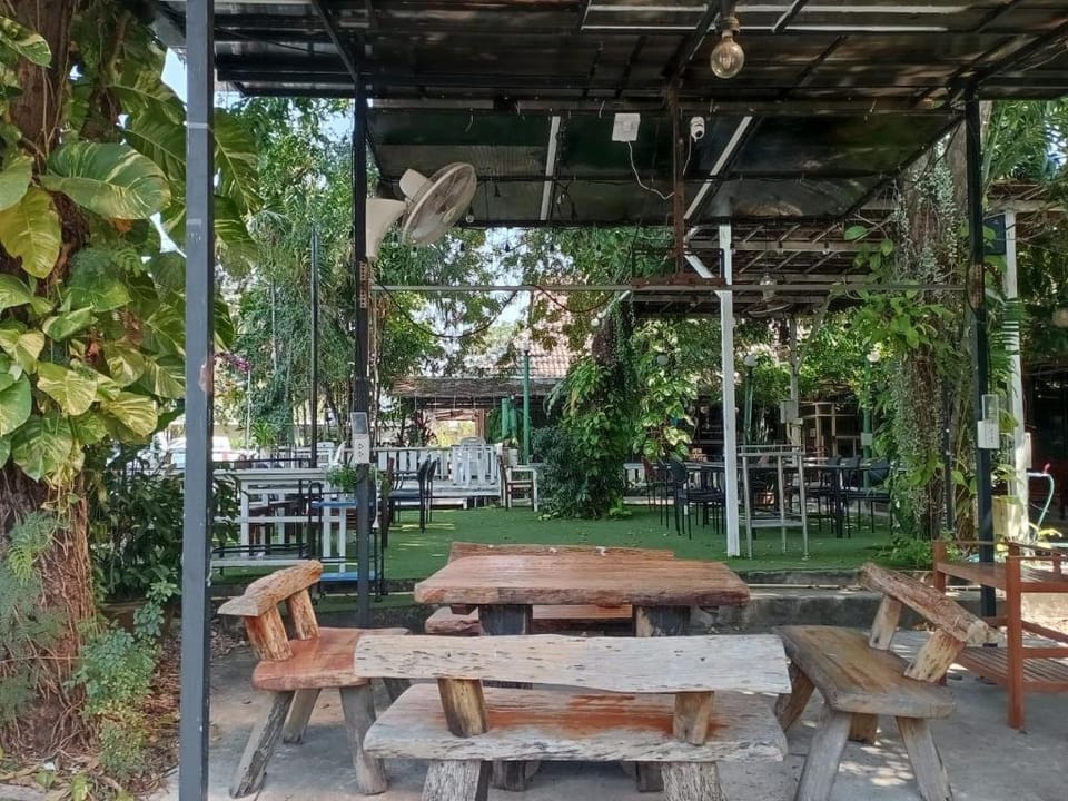 Pakpon Cafe and Bed. Hotel in Laos