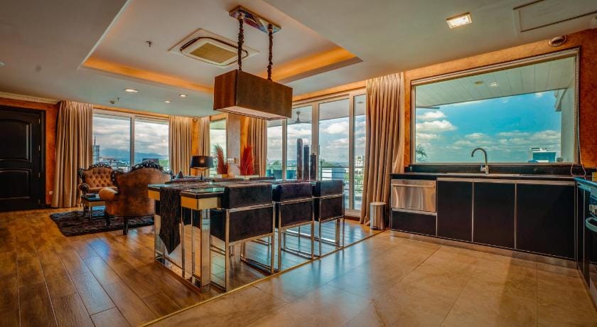 Fields Plaza Suites Condo-Hotel Apartment hotel in Angeles