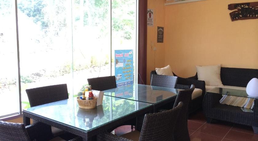 Baansanook Bungalow Inn in Koh Chang Tai