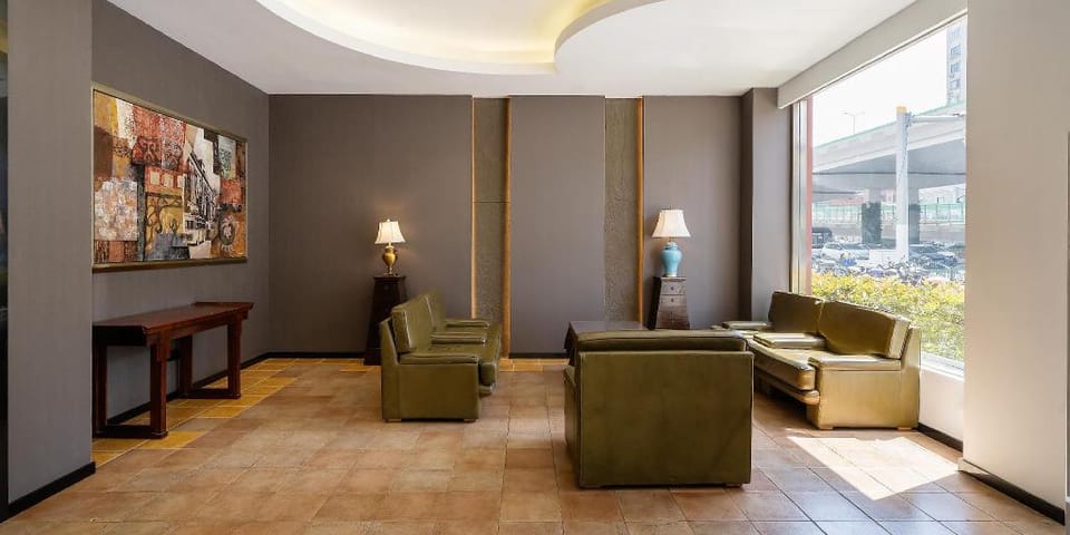 Baolong Homelike Shanghai Railway Station Branch Hotel in Shanghai