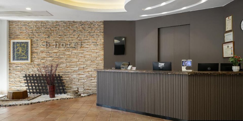 Baolong Homelike Shanghai Railway Station Branch Hotel in Shanghai