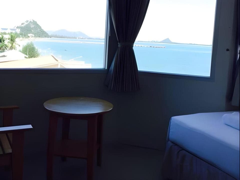 Prachuap Beach Hotel Bed and Breakfast in Prachuap Khiri Khan, Thailand