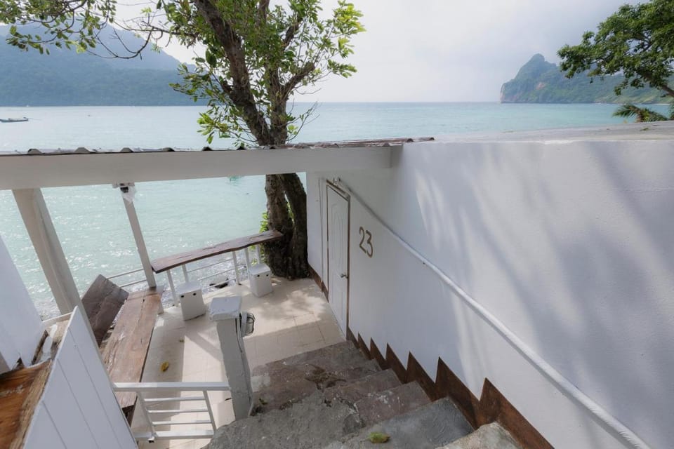 Phi Phi Cozy Seafront Resort Hotel in Krabi Changwat