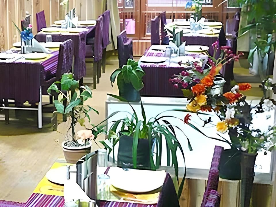Hotel Garden Reach Hotel in West Bengal