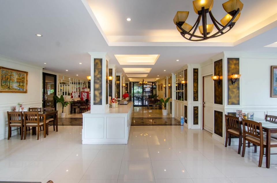 Tara Lake Hotel in Bangkok