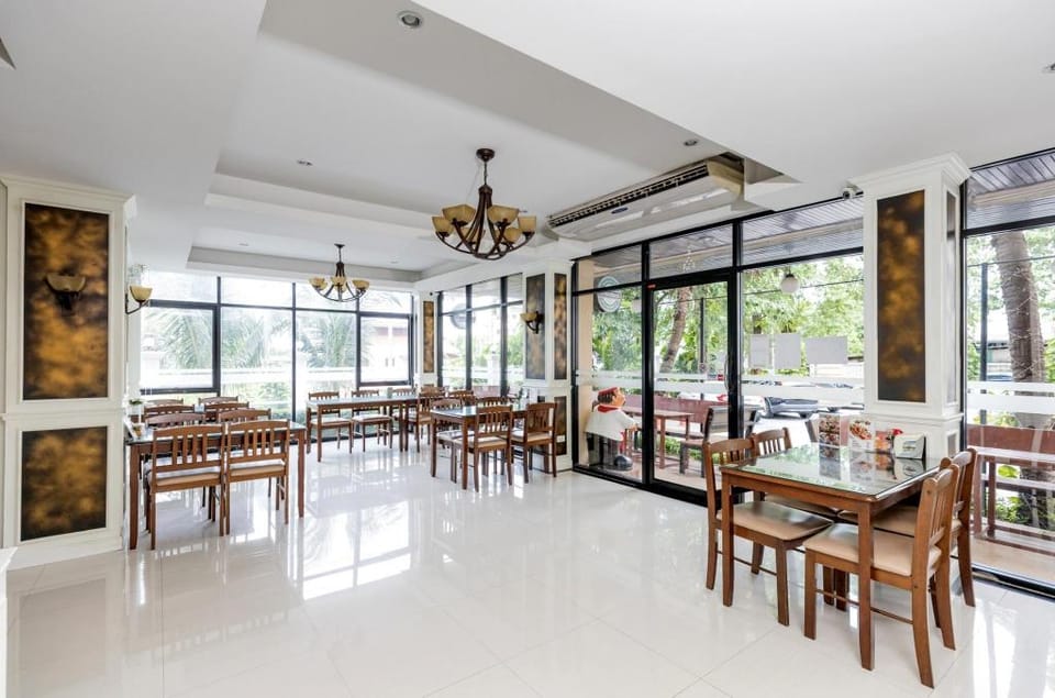Tara Lake Hotel in Bangkok