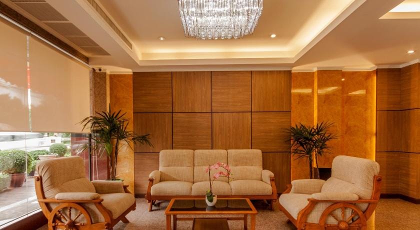 Tara Lake Hotel in Bangkok