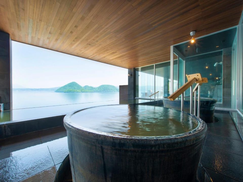 Toyako Manseikaku Hotel Lakeside Terrace Ryokan in Hokkaido Prefecture
