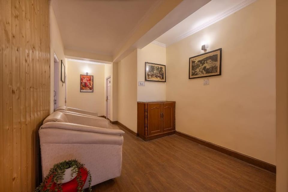 Hotel Deepwoods Hotel in Himachal Pradesh