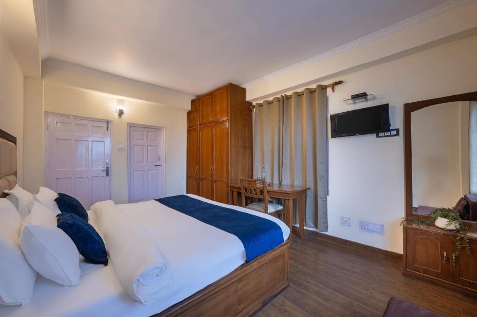 Hotel Deepwoods Hotel in Himachal Pradesh