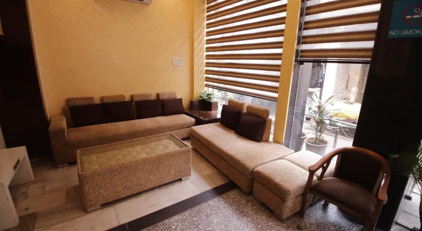 Hotel Golden Wings Bed and Breakfast in New Delhi