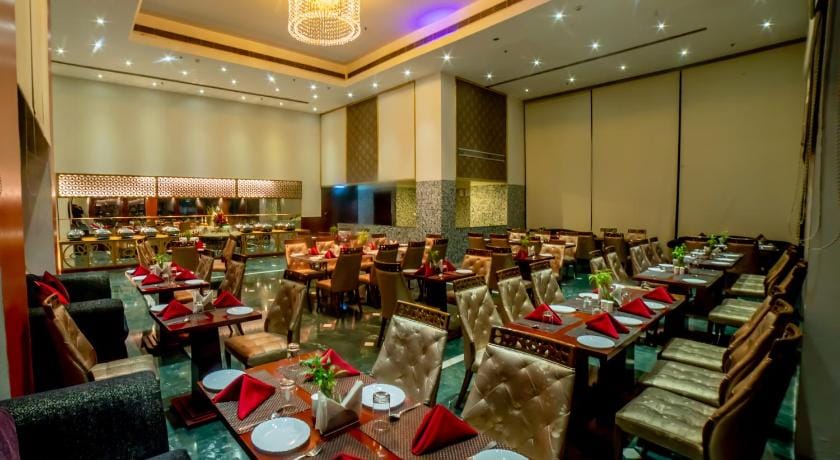 Ramada by Wyndham Jaipur Jaisinghpura Hotel in Jaipur