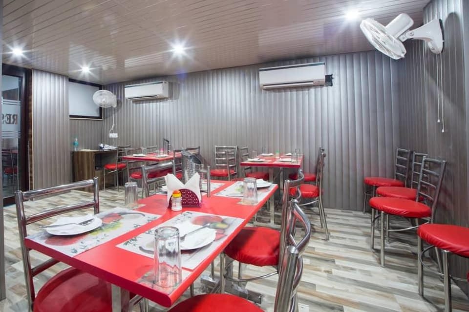 Hotel Smart Inn Mahipalpur Delhi Airport Hotel in New Delhi