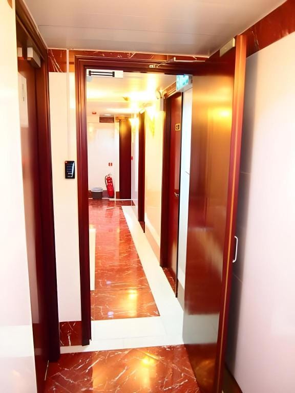 Delta Lounge Bed and Breakfast in Hong Kong