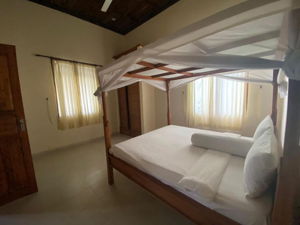New Starlight Hotel Lovina Campground/ 
RV Resort in Buleleng