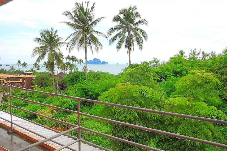 Sea World Guesthouse Bed and Breakfast in Krabi Changwat