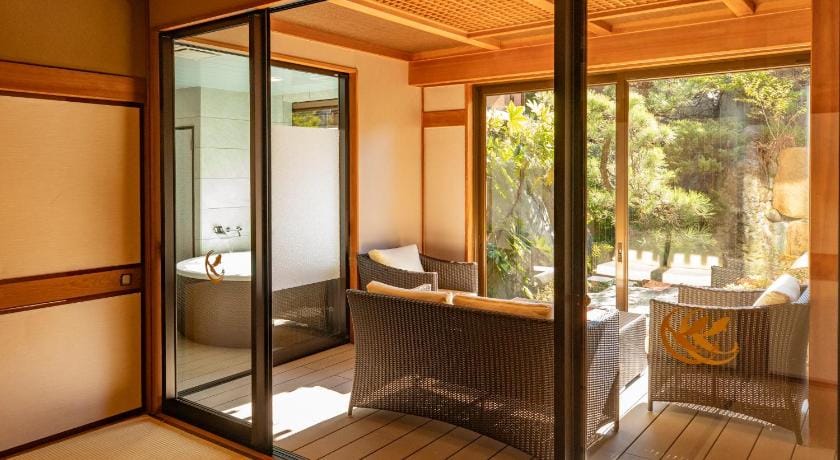 Beautiful Jananese Garden Kagetsu Ryokan in Nagano Prefecture