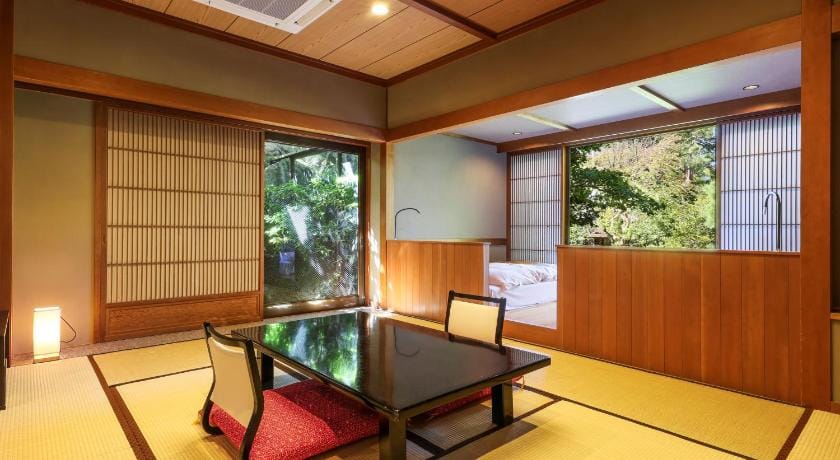 Beautiful Jananese Garden Kagetsu Ryokan in Nagano Prefecture