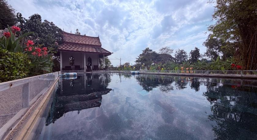 Ayutthaya Garden River Home Hotel in Laos