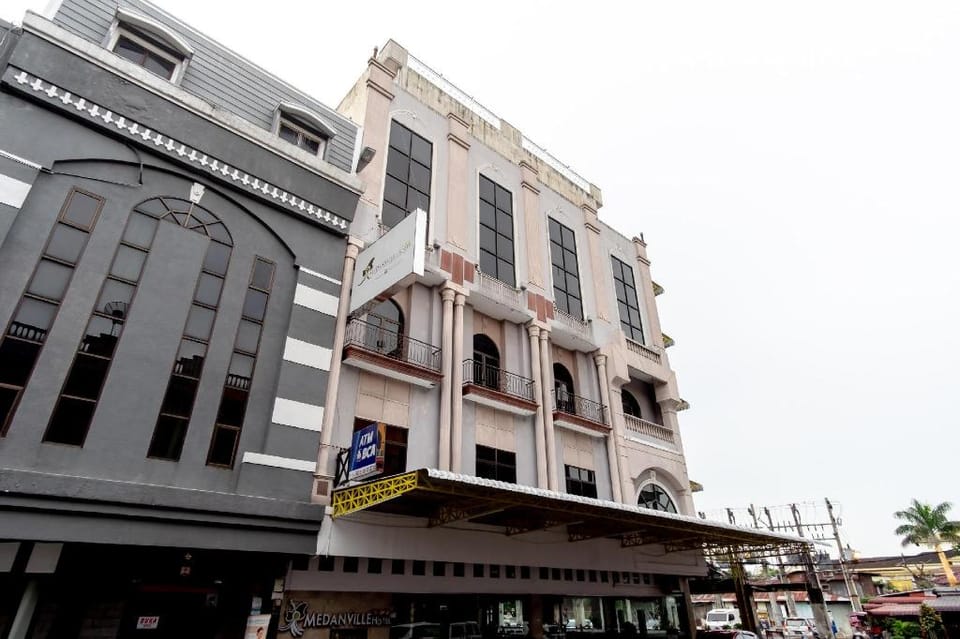 Capital O 2023 Medan Ville Hotel. Hotel in Indonesia