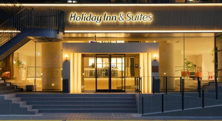Holiday Inn & Suites Sapporo Odori Park Hotel in Sapporo