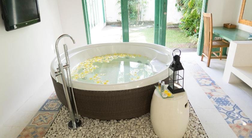 Artemis Villa & Hotel Campground/ 
RV Resort in Kuta
