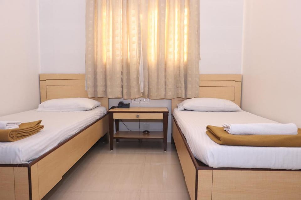 Hotel Tiptop Hotel in Mumbai
