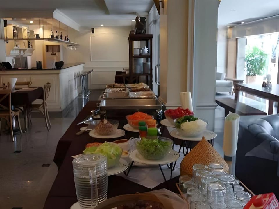 Grand Hotel Hotel in Pattaya City