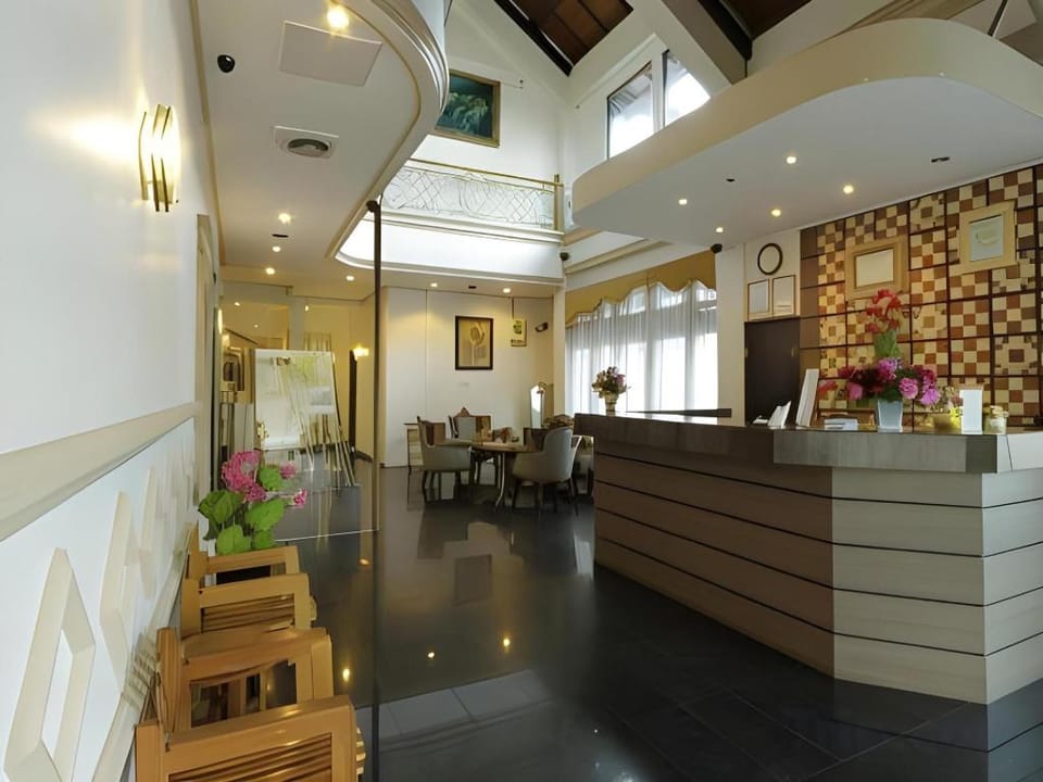Mervit Hotel Hotel in Padang