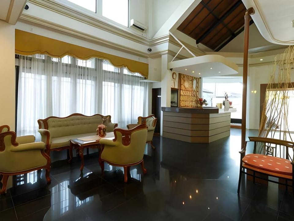 Mervit Hotel Hotel in Padang