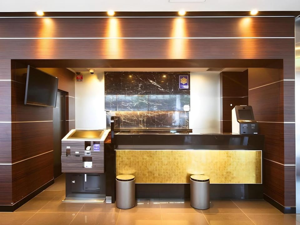 Apa Hotel Midosuji-Honmachi-Ekimae Hotel in Osaka