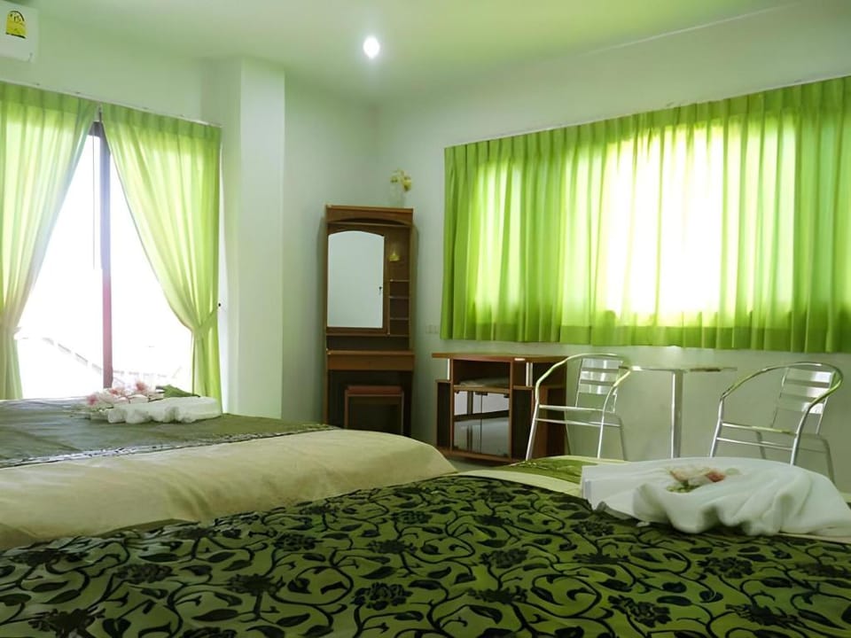 G and B Guesthouse Bed and Breakfast in Patong