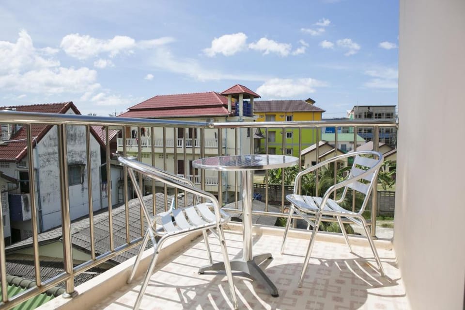 G and B Guesthouse Bed and Breakfast in Patong