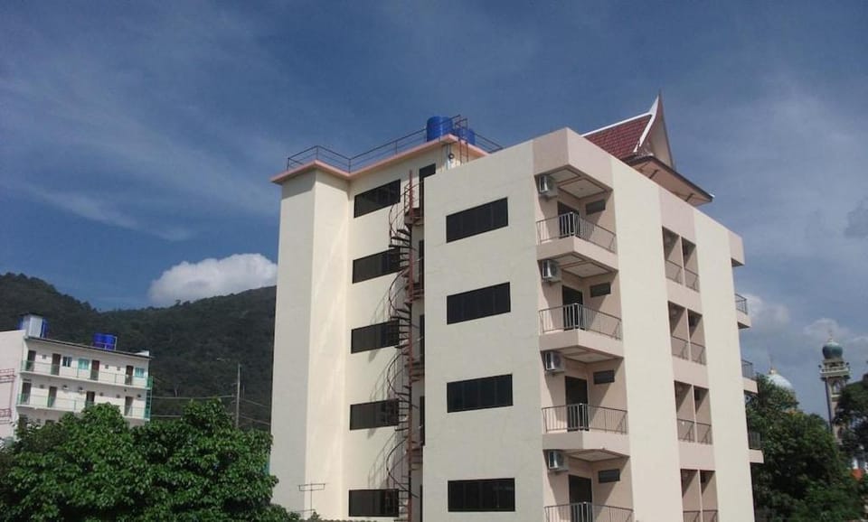 G and B Guesthouse Bed and Breakfast in Patong