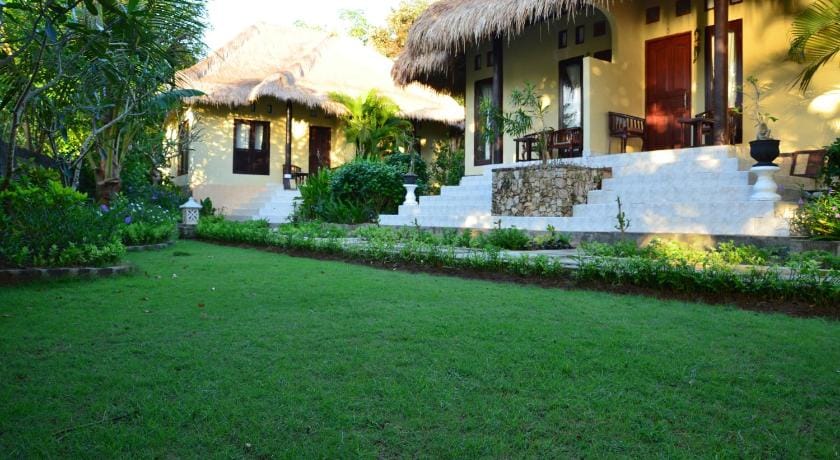 Tamarind Beach Bungalows Campground/ 
RV Resort in Nusapenida