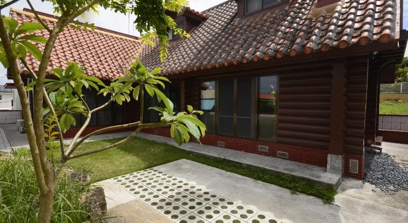 BUZZ RESORT Bed and Breakfast in Okinawa Prefecture
